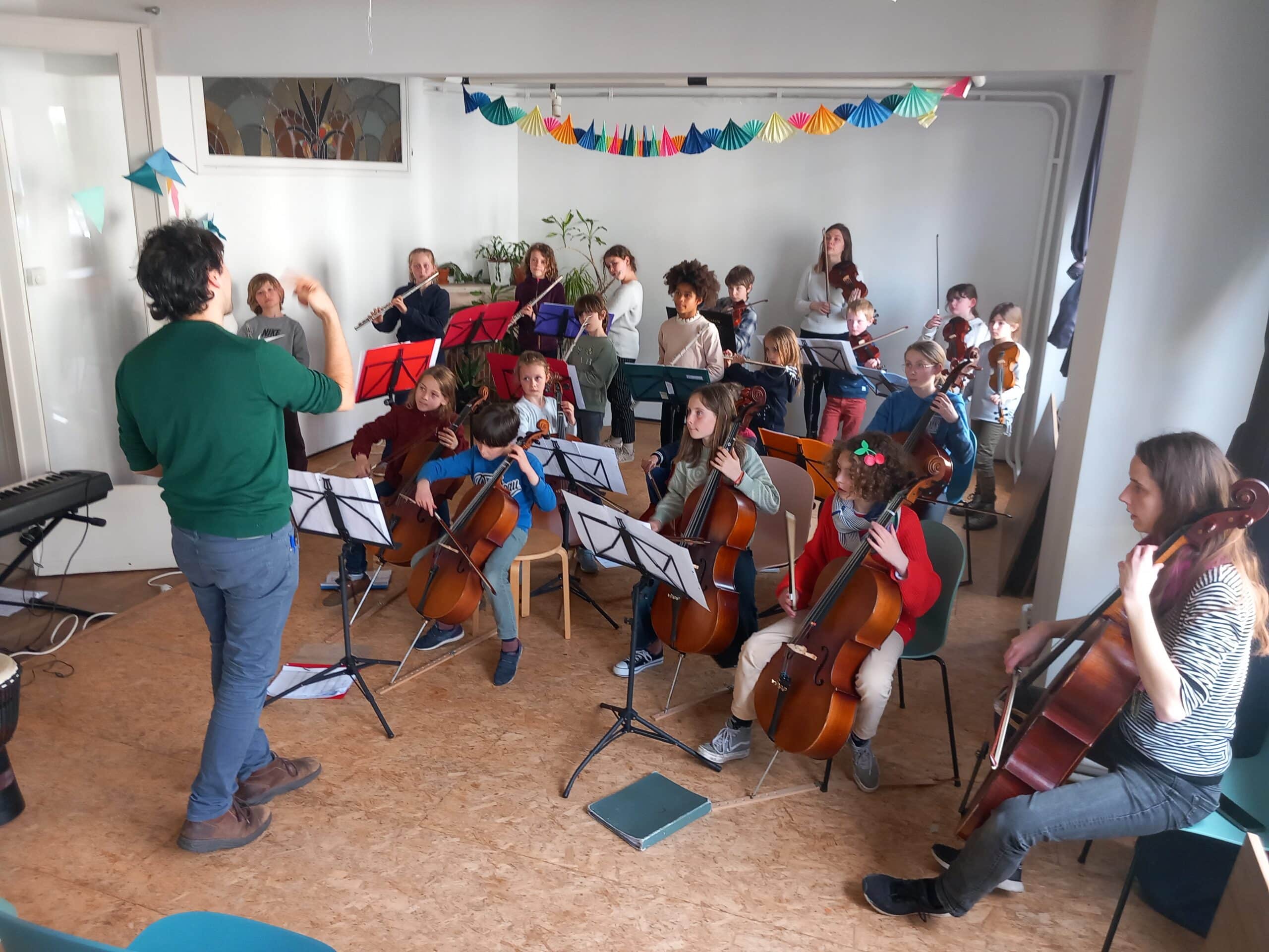 Répétition du Mini Orchestre au Complet dans la salle Vitrine du GC Ten Weyngaert